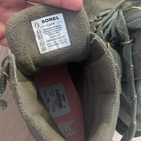 Sorel Kinetic Impact Conquest Sneaker Boot Size 7.5 NWOB Waterproof Suede - Picture 9 of 10